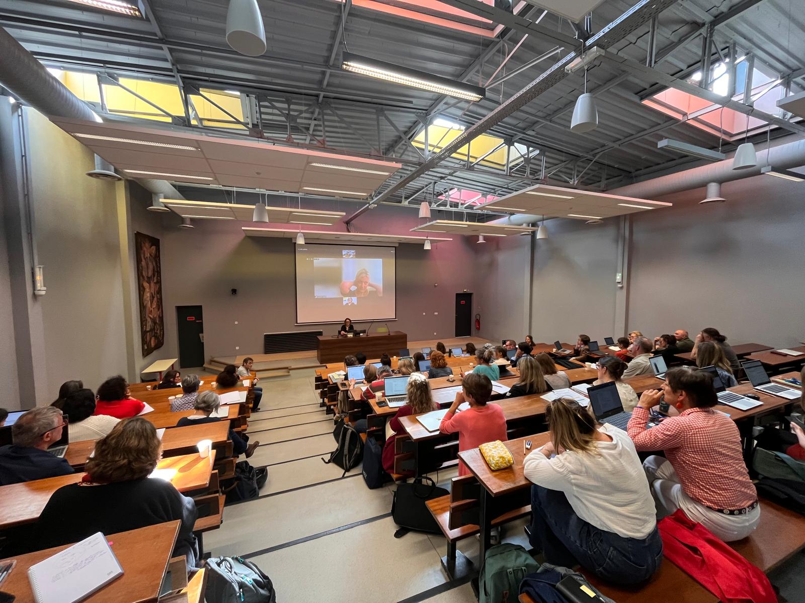 amphi 2 pendant la conference